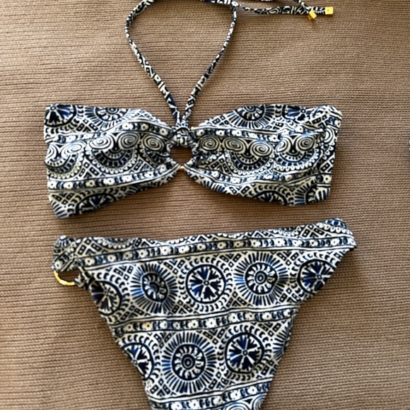 Tory Burch NWT navy/white bikini. Sz Large. Batik print is beautiful! - Picture 2 of 6